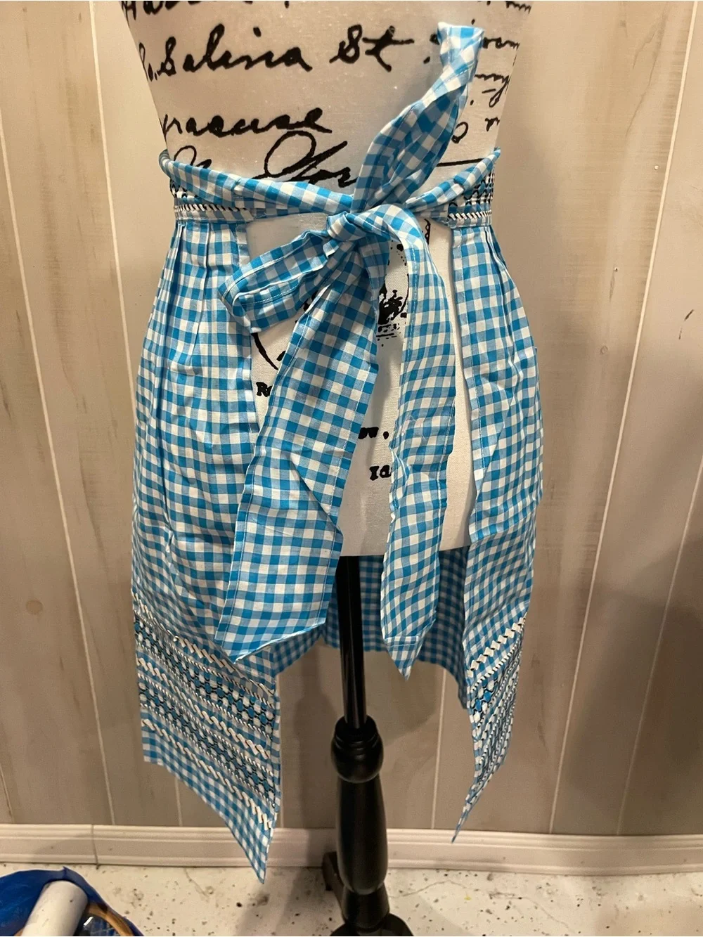 Cute retro mod vintage traditional blue gingham pocket apron embroidered